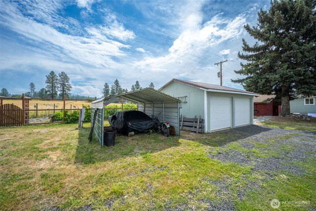 8511 E Hamilton Road, Chattaroy, WA 99003