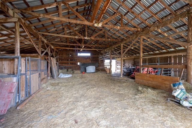 8511 E Hamilton Road, Chattaroy, WA 99003