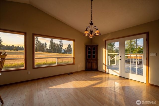 8511 E Hamilton Road, Chattaroy, WA 99003