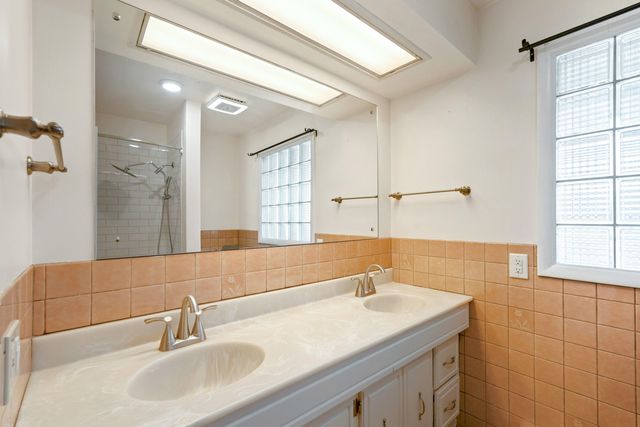 4206 N Oak St, Spokane, WA 99205