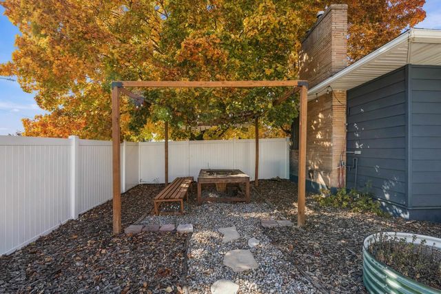4206 N Oak St, Spokane, WA 99205