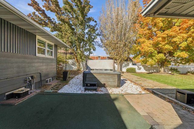 4206 N Oak St, Spokane, WA 99205