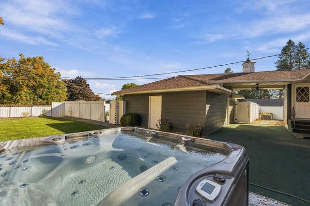 4206 N Oak St, Spokane, WA 99205