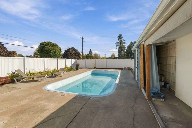 4206 N Oak St, Spokane, WA 99205