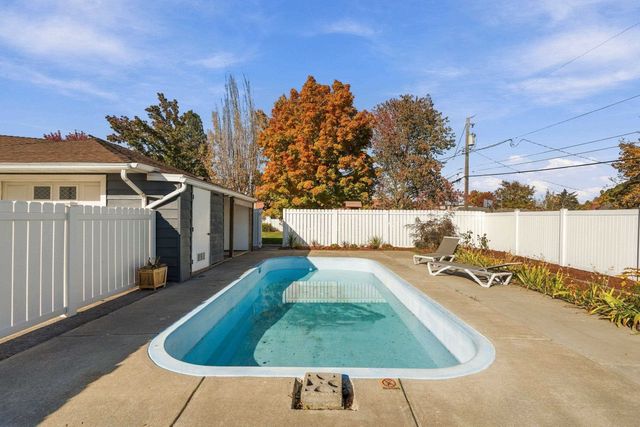 4206 N Oak St, Spokane, WA 99205