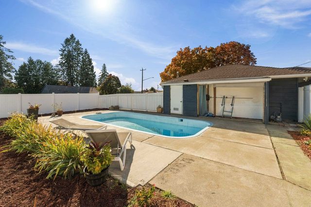 4206 N Oak St, Spokane, WA 99205