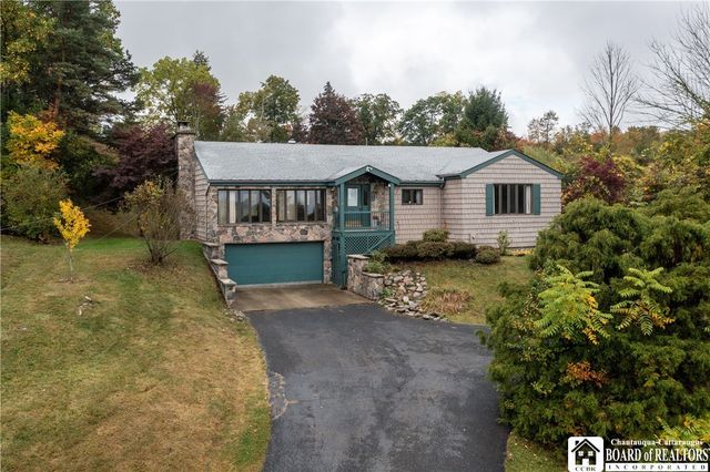 4 Winding Way, Busti, NY 14750