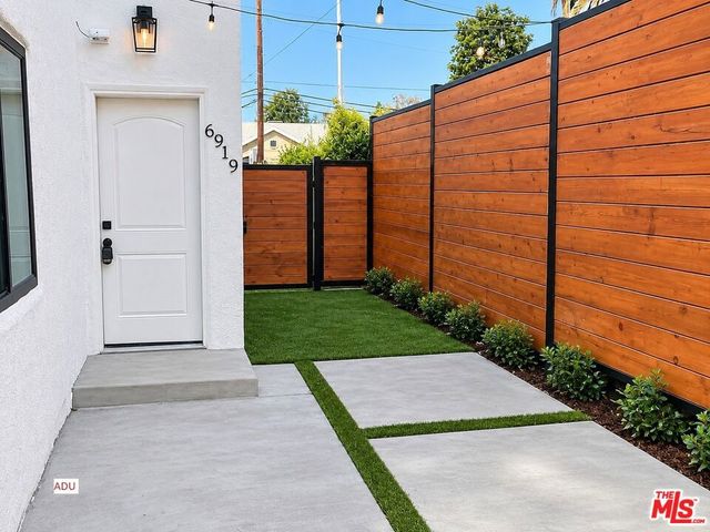 1400 N Orange Drive, Los Angeles, CA 90028