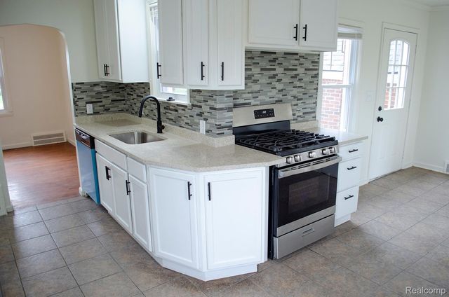 15960 Martin Road, Roseville, MI 48066