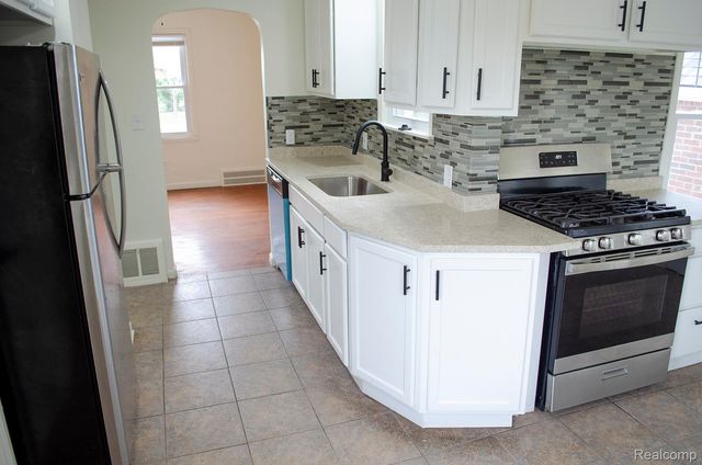15960 Martin Road, Roseville, MI 48066