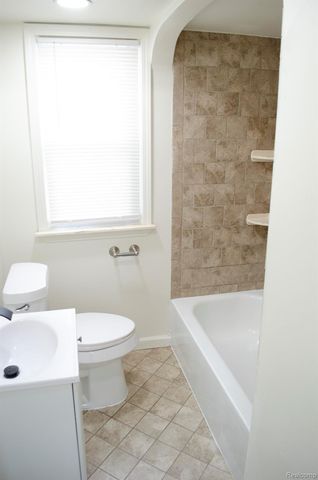 15960 Martin Road, Roseville, MI 48066
