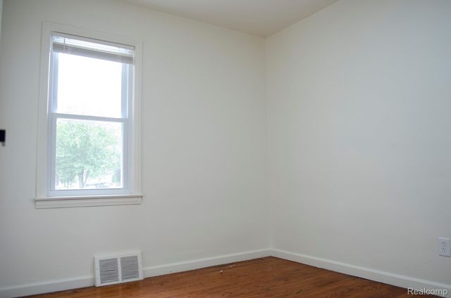 15960 Martin Road, Roseville, MI 48066