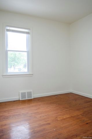 15960 Martin Road, Roseville, MI 48066