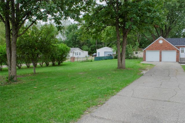 15960 Martin Road, Roseville, MI 48066