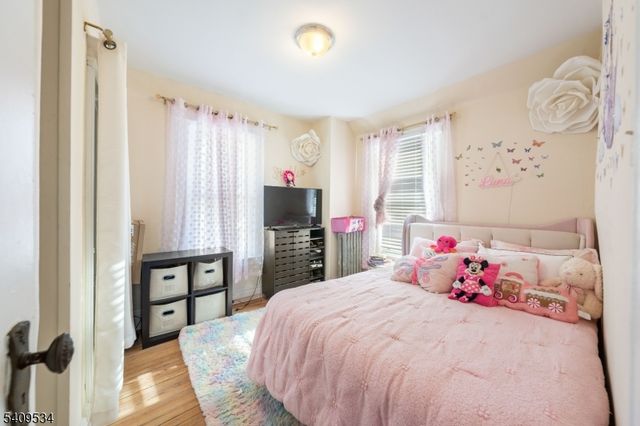 33 Grant Ave, East Orange City, NJ 07017