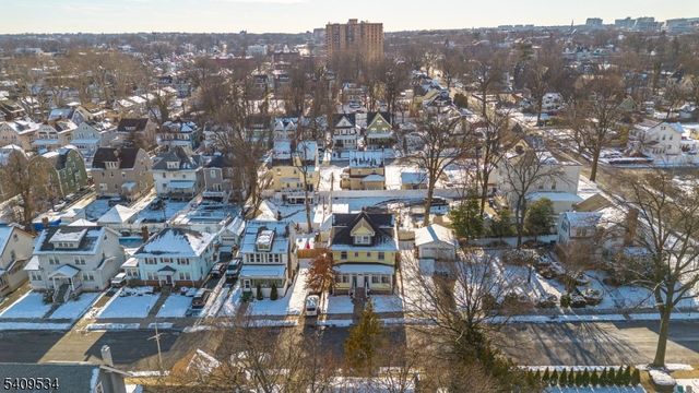 33 Grant Ave, East Orange City, NJ 07017