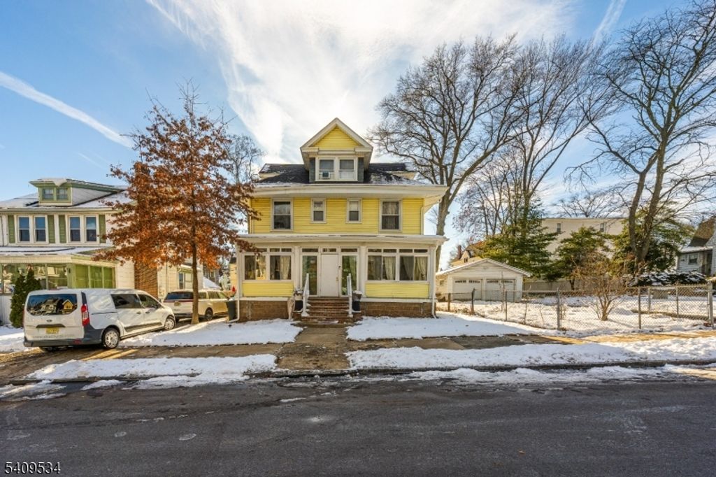 33 Grant Ave, East Orange City, NJ 07017