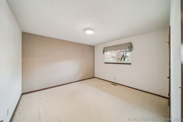 9409 S 69th East Avenue, Tulsa, OK 74133