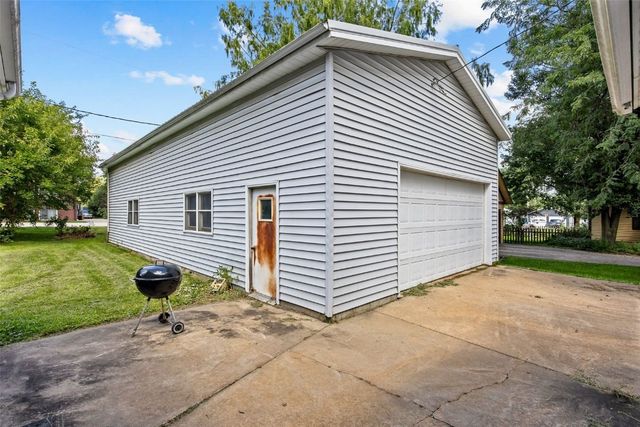 309 2nd Avenue NW, Mt Vernon, IA 52314