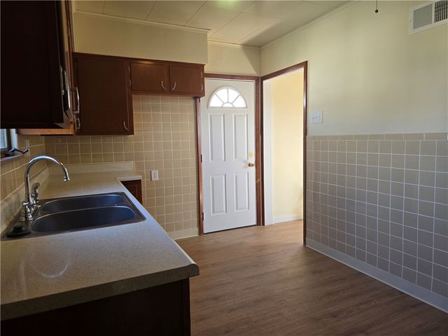 548 Summit St, New Kensington, PA 15068