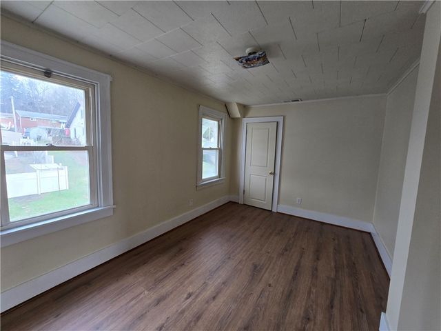 548 Summit St, New Kensington, PA 15068