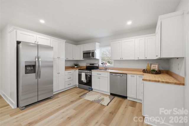 600 Linneys Mountain Road, Taylorsville, NC 28681