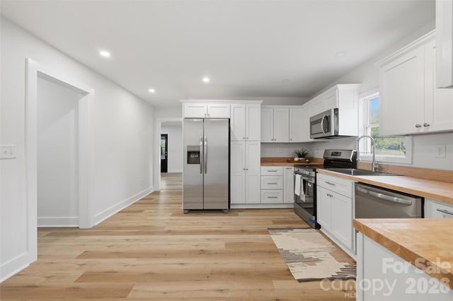600 Linneys Mountain Road, Taylorsville, NC 28681
