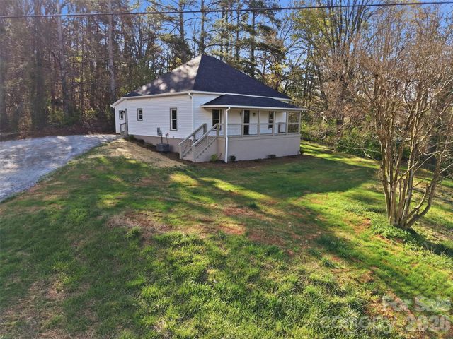 600 Linneys Mountain Road, Taylorsville, NC 28681