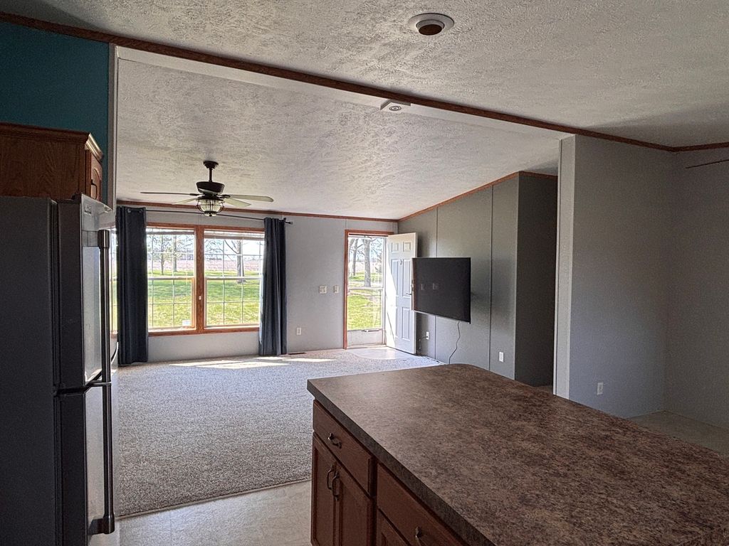 Image 14 of property listing at 15662 E Nolan Road, Mt Vernon, IL 62864