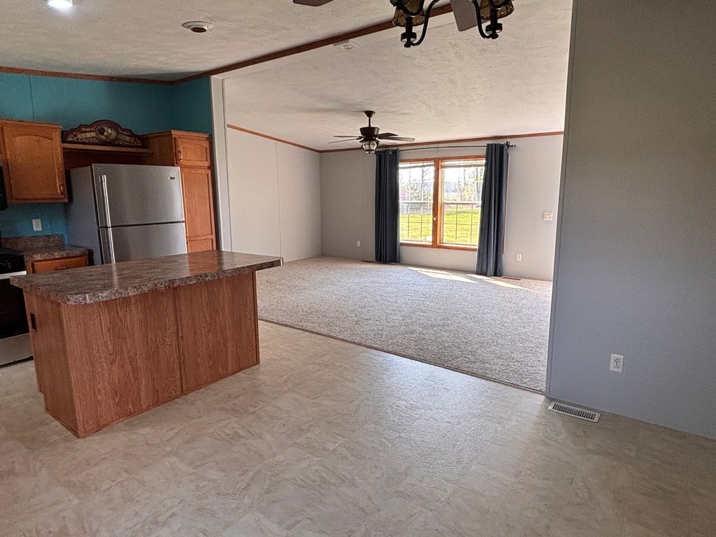 Image 15 of property listing at 15662 E Nolan Road, Mt Vernon, IL 62864