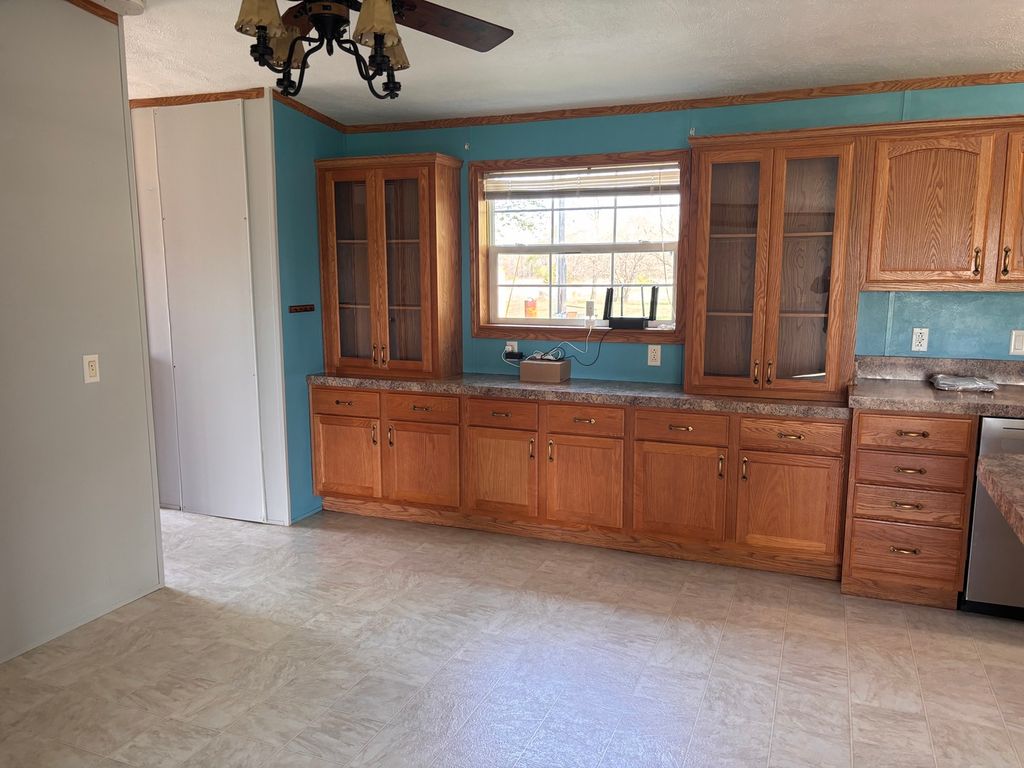 Image 17 of property listing at 15662 E Nolan Road, Mt Vernon, IL 62864