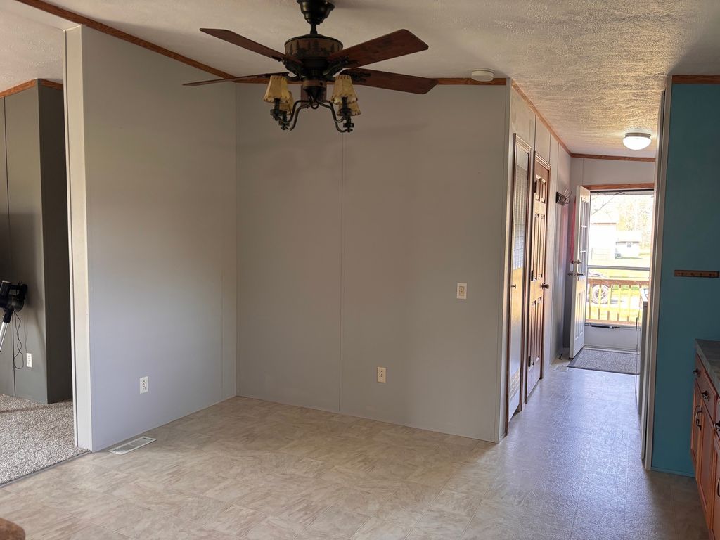 Image 19 of property listing at 15662 E Nolan Road, Mt Vernon, IL 62864