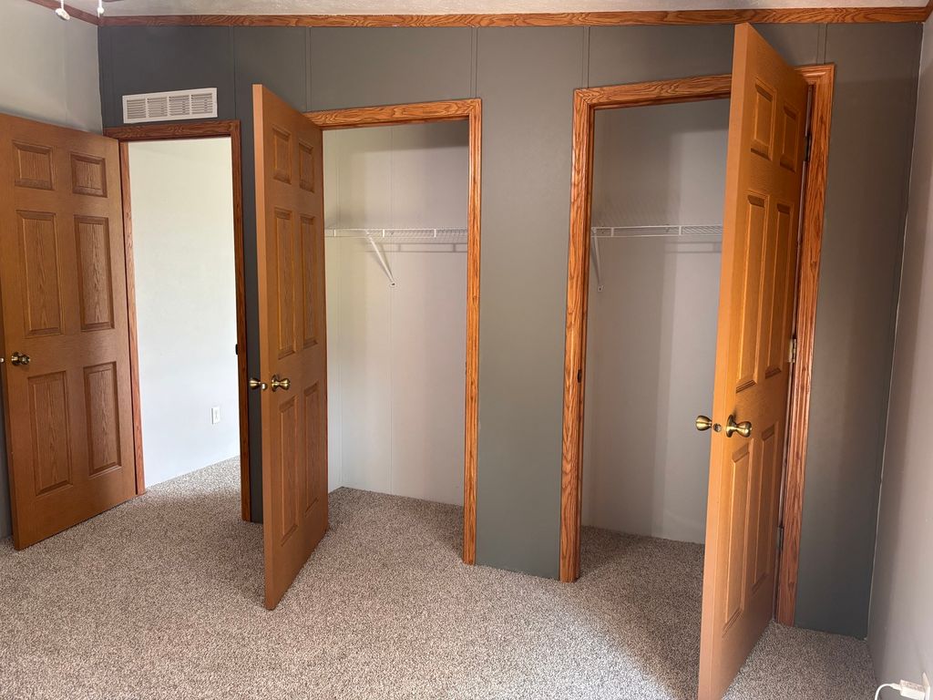 Image 20 of property listing at 15662 E Nolan Road, Mt Vernon, IL 62864