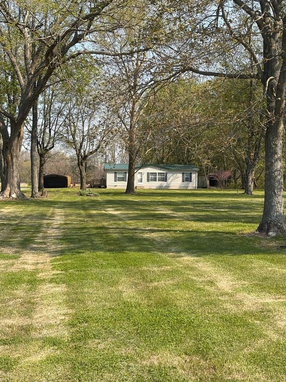 Image 3 of property listing at 15662 E Nolan Road, Mt Vernon, IL 62864
