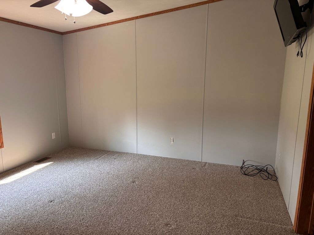 Image 21 of property listing at 15662 E Nolan Road, Mt Vernon, IL 62864