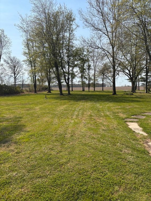 Image 33 of property listing at 15662 E Nolan Road, Mt Vernon, IL 62864