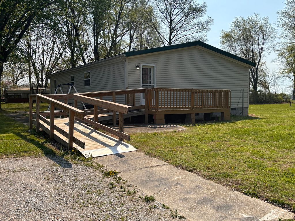 Image 36 of property listing at 15662 E Nolan Road, Mt Vernon, IL 62864