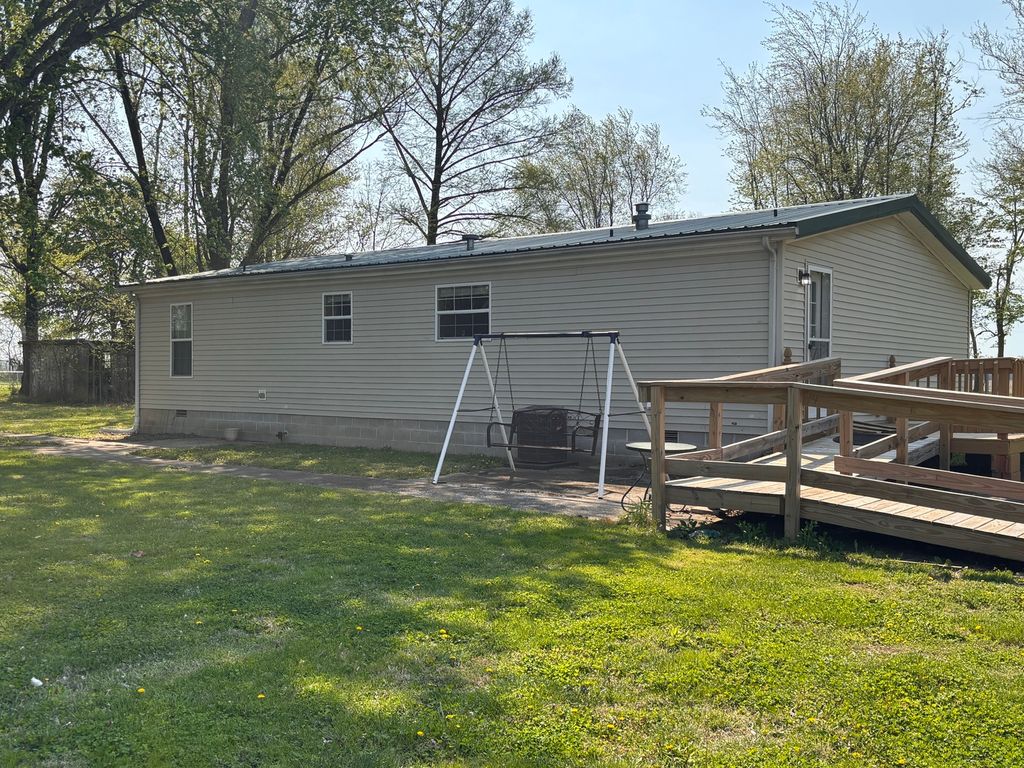 Image 37 of property listing at 15662 E Nolan Road, Mt Vernon, IL 62864