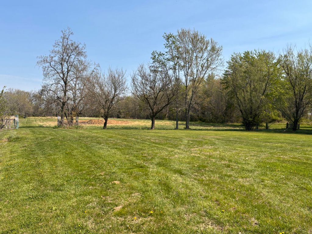 Image 41 of property listing at 15662 E Nolan Road, Mt Vernon, IL 62864