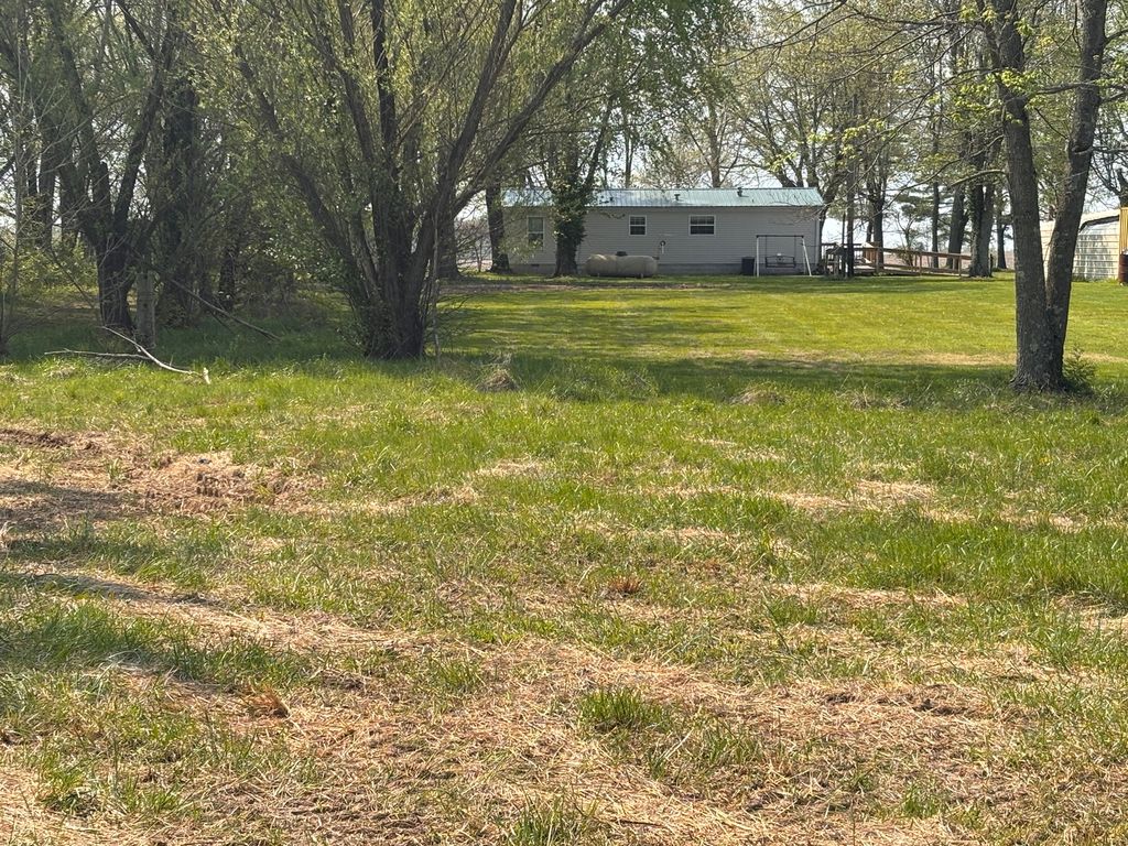 Image 45 of property listing at 15662 E Nolan Road, Mt Vernon, IL 62864