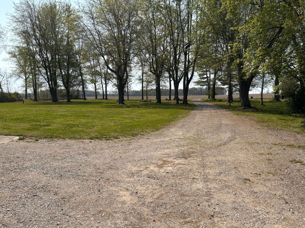 Image 46 of property listing at 15662 E Nolan Road, Mt Vernon, IL 62864