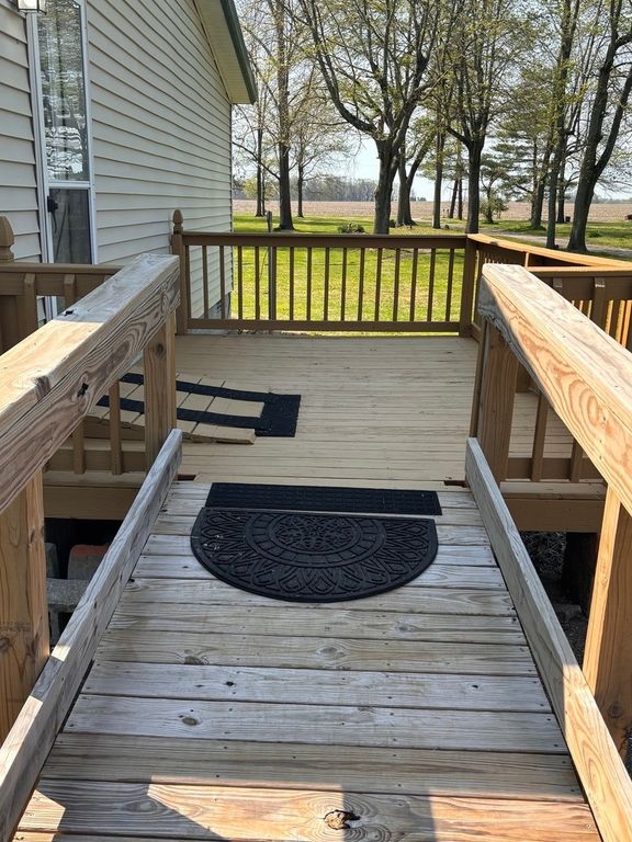 Image 8 of property listing at 15662 E Nolan Road, Mt Vernon, IL 62864