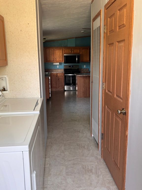 Image 10 of property listing at 15662 E Nolan Road, Mt Vernon, IL 62864