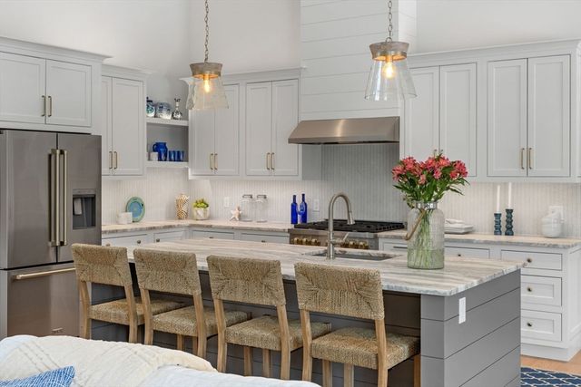 6 Monomoy Lane, Orleans, MA 02653