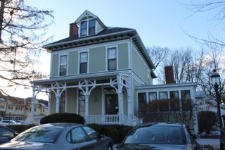 215 Fulton Street, Geneva, IL 60134