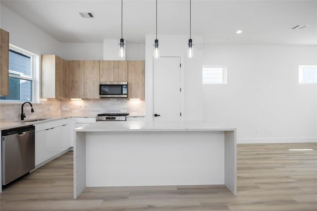 6735 Peerless Street B, Houston, TX 77021