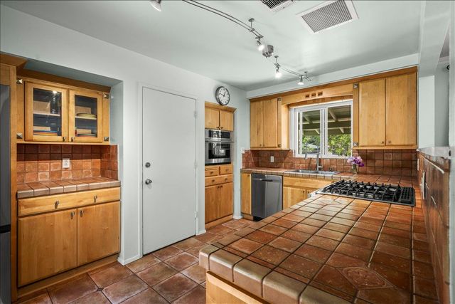 1840 Deerwood St, West Sacramento, CA 95691