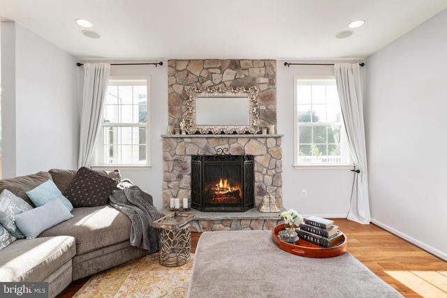 8091 SIDE HILL DR, Warrenton, VA 20187