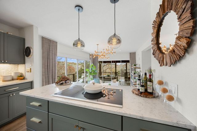 7643 Parkview CIR, Austin, TX 78731