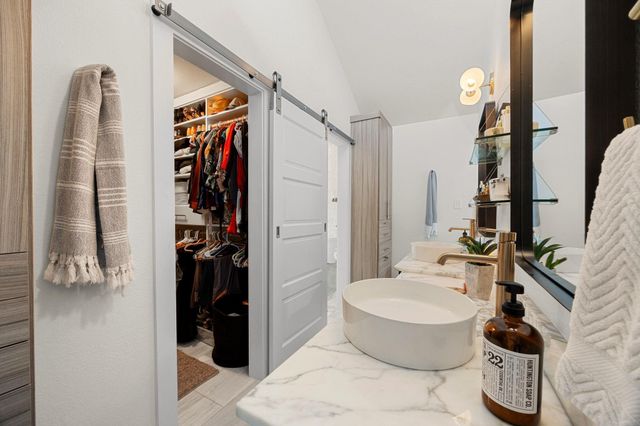 7643 Parkview CIR, Austin, TX 78731